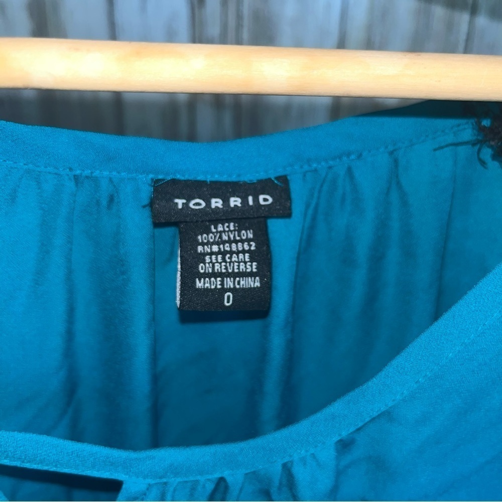 Torrid Turquoise Lace Sleeve Blouse 0X Teal Blue Georgette Top Flowy Feminine - Picture 5 of 7